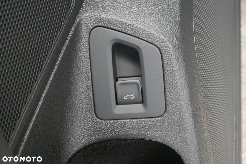 Volkswagen Passat Variant 2.0 TSI Business DSG - 17