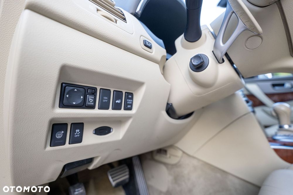 Infiniti Q70 3.0d S - 23