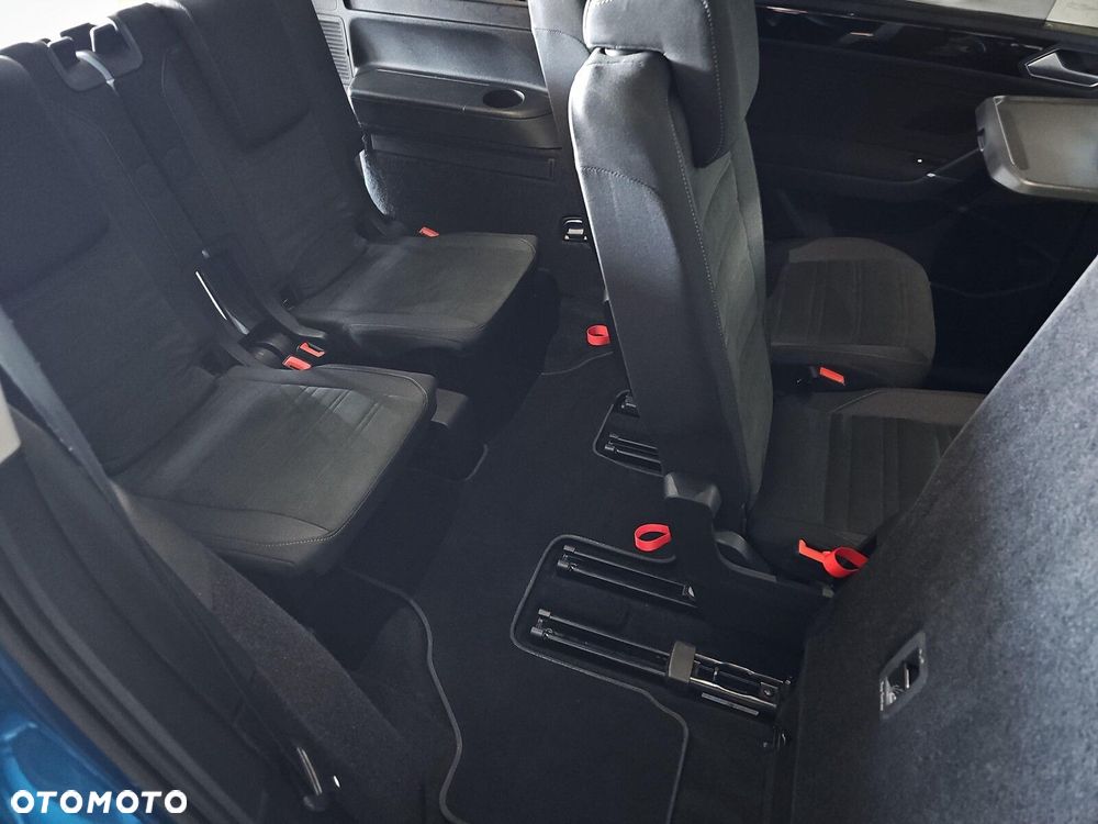 Volkswagen Touran - 33