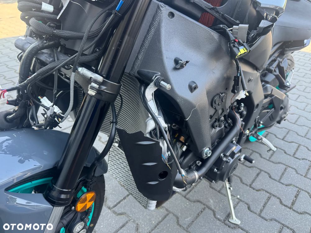 Yamaha MT - 27