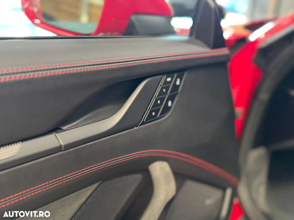 Porsche 911 Carrera Cabrio GTS PDK - 9