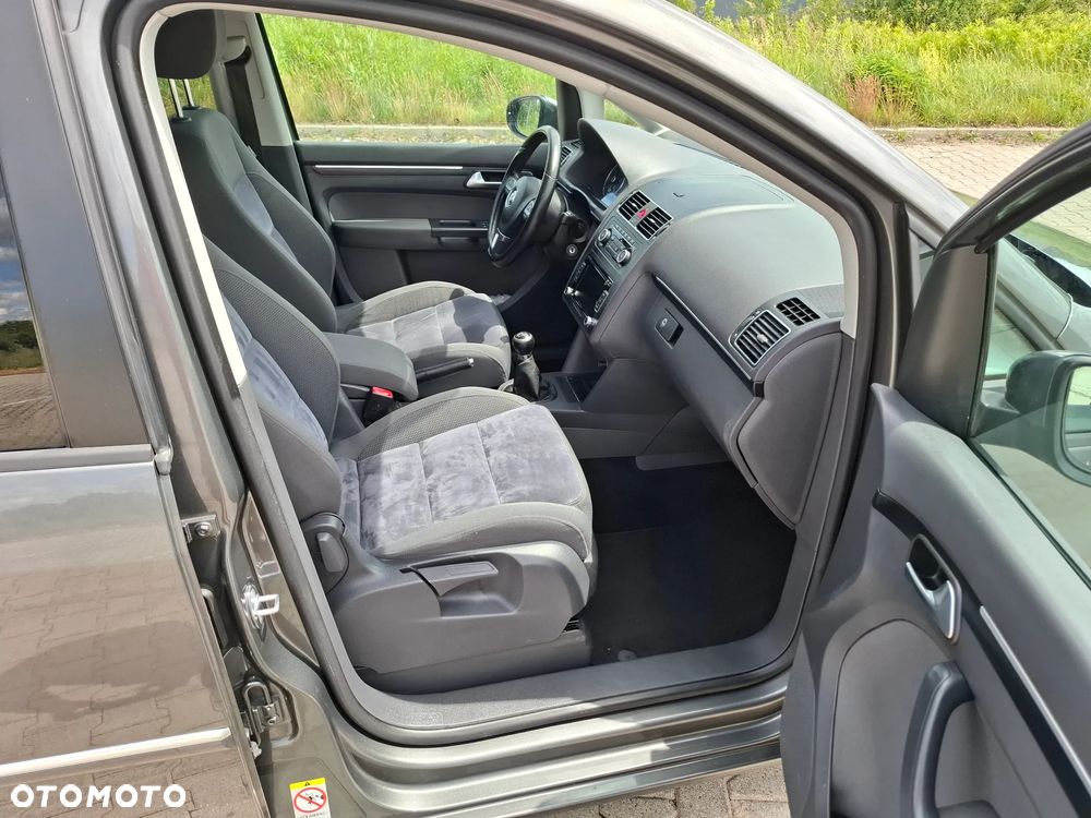 Volkswagen Touran - 8