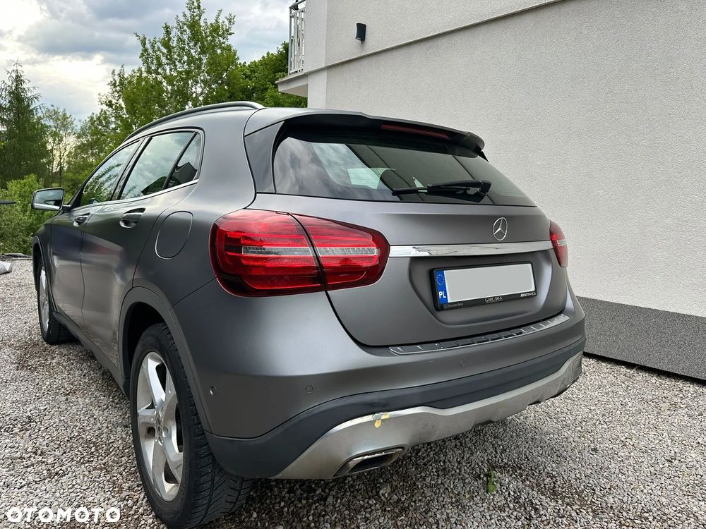 Mercedes-Benz GLA 200 7G-DCT - 3