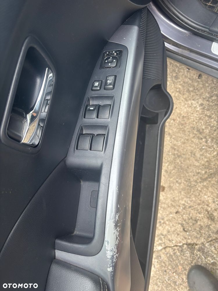 Mitsubishi Outlander - 8