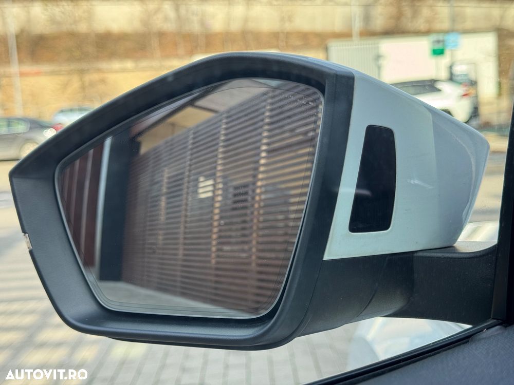 Skoda Octavia Combi 2.0 TDI DSG First Edition - 11