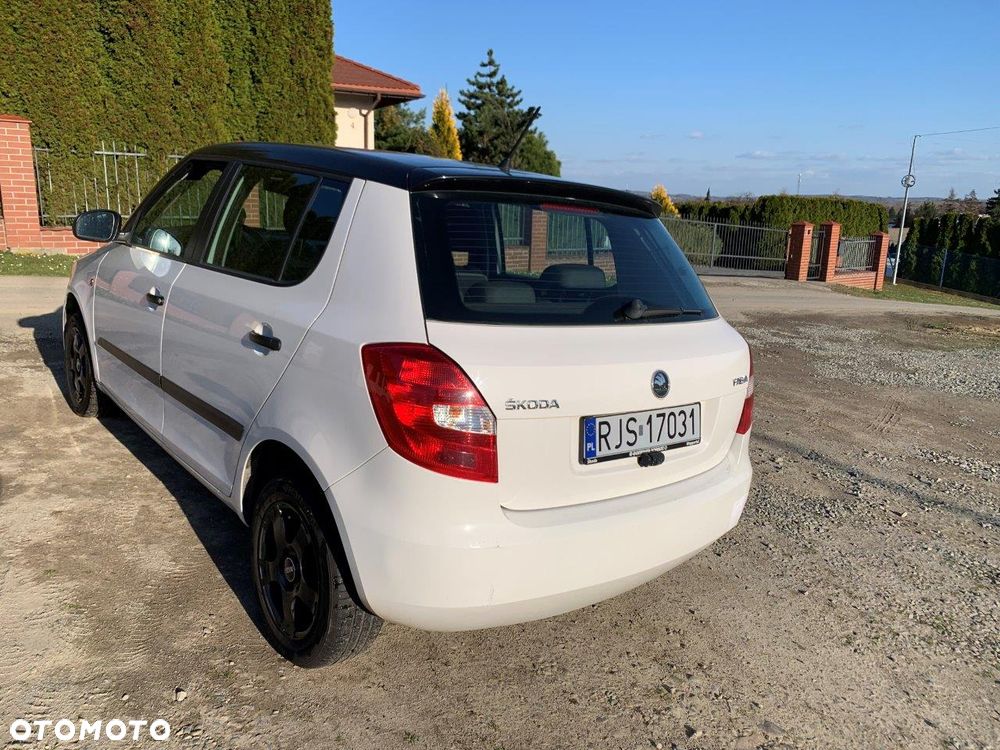 Skoda Fabia 1.2 HTP Cool Colour Edition - 11