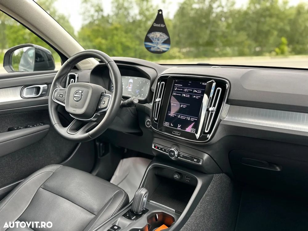 Volvo XC 40 B4 B AWD Geartronic Momentum Pro - 12