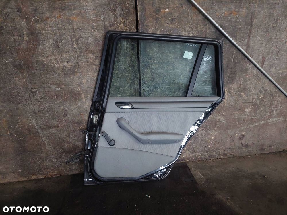 DRZWI KOMPLETNE PRAWY TYŁ BMW E46 KOMBI 668/3 - 2