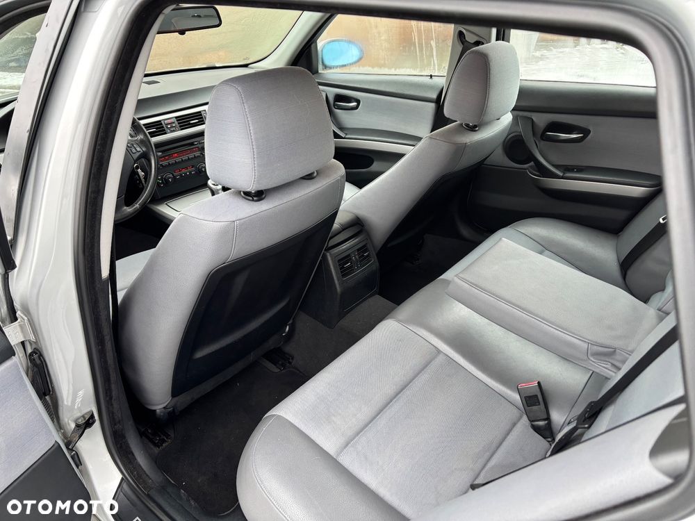 BMW Seria 3 ver-320i - 11