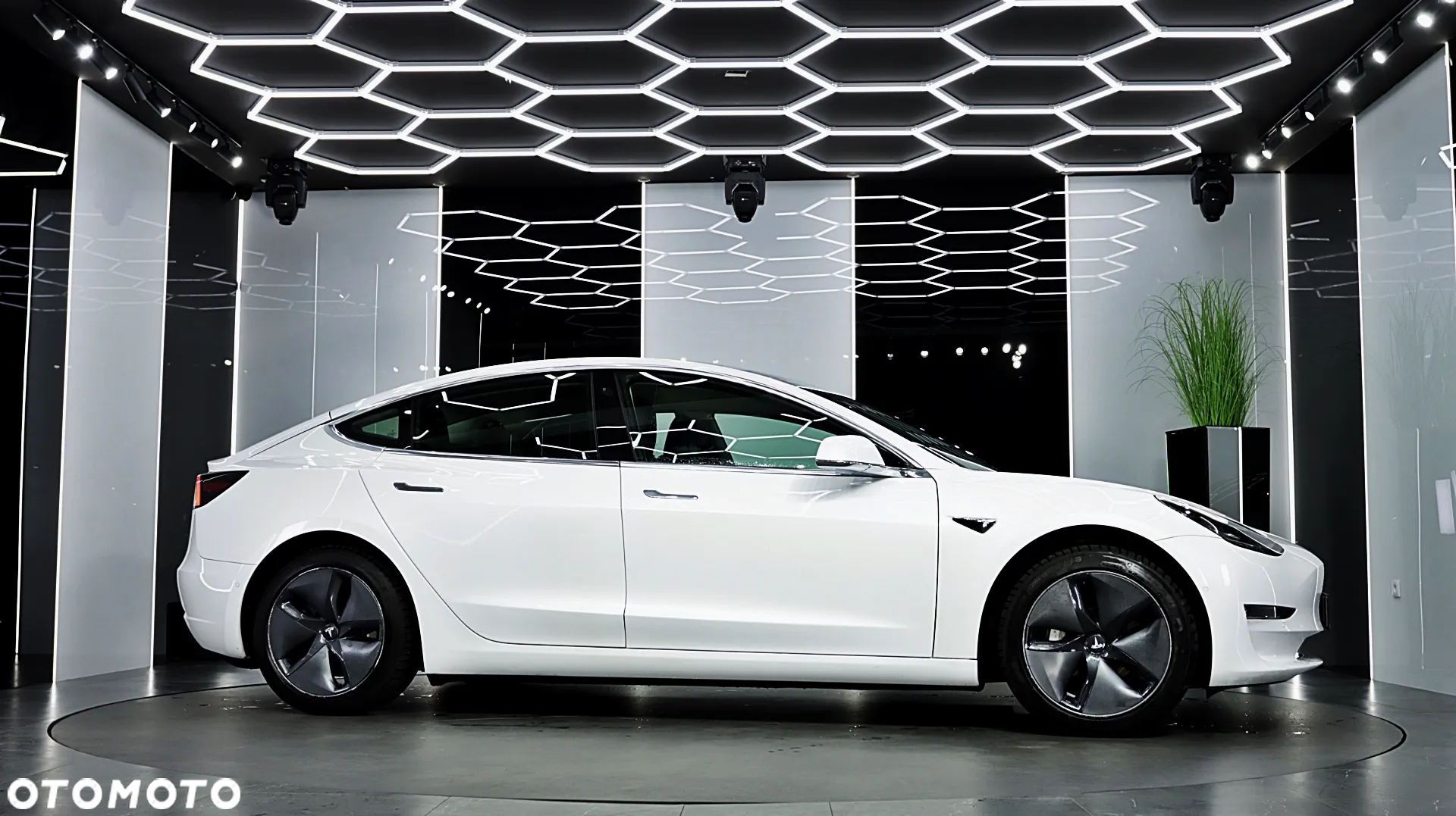 Tesla Model 3 - 13