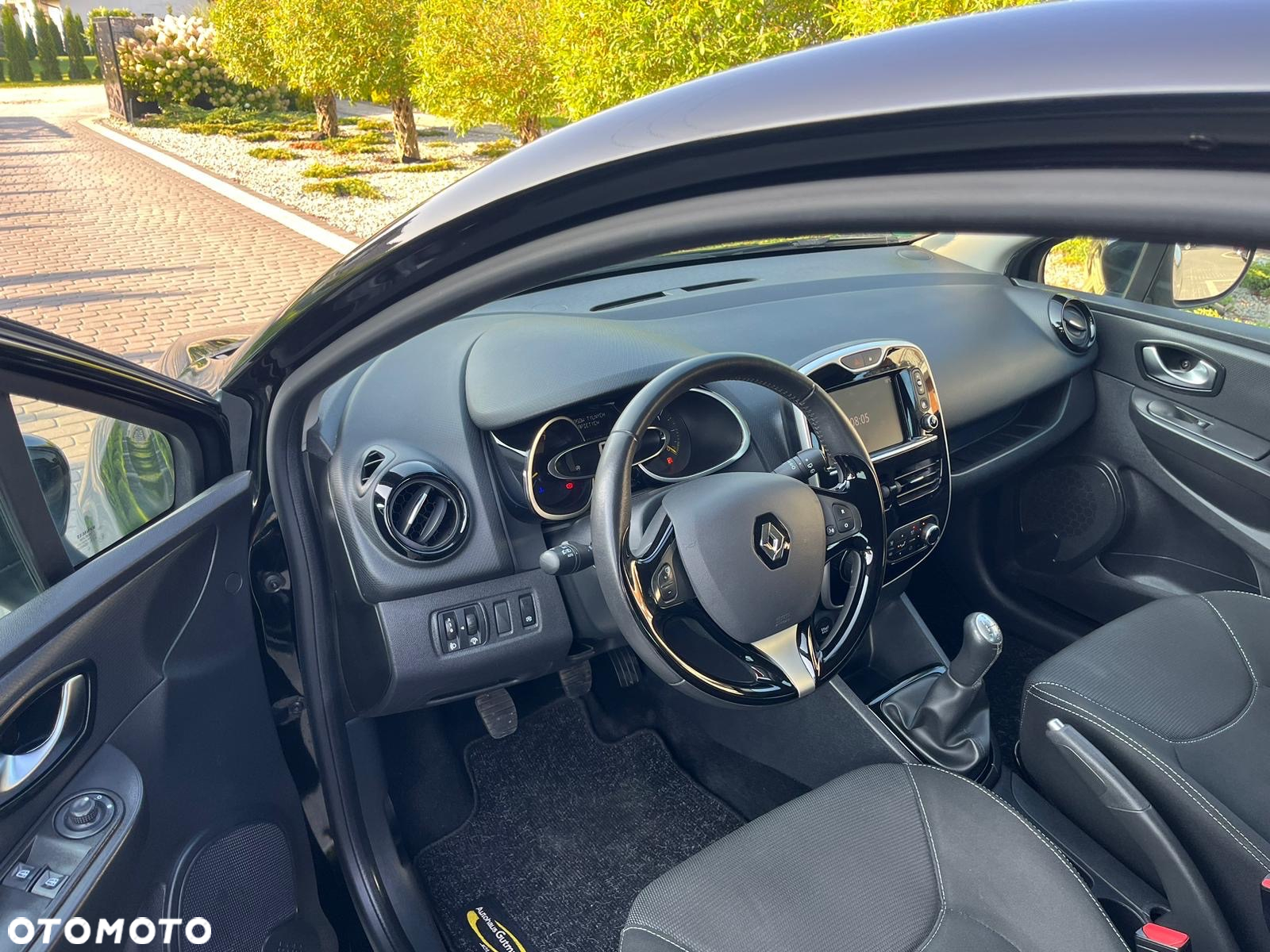 Renault Clio - 9