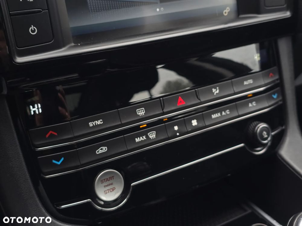 Jaguar F-Pace 2.0 i4D AWD Pure - 29