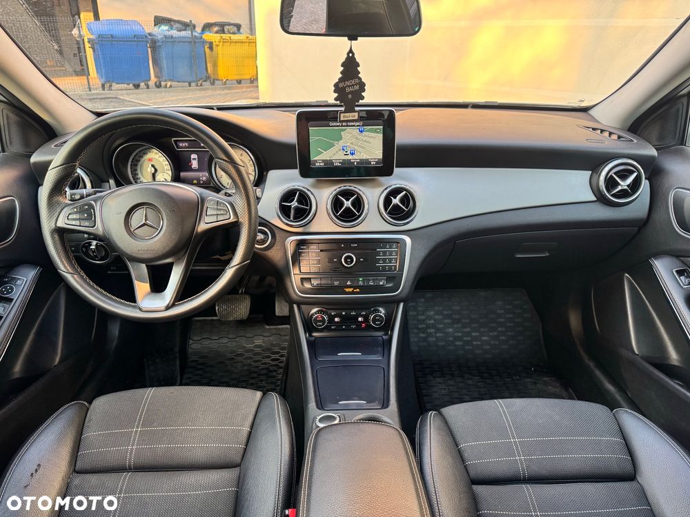 Mercedes-Benz GLA 200 7G-DCT - 19