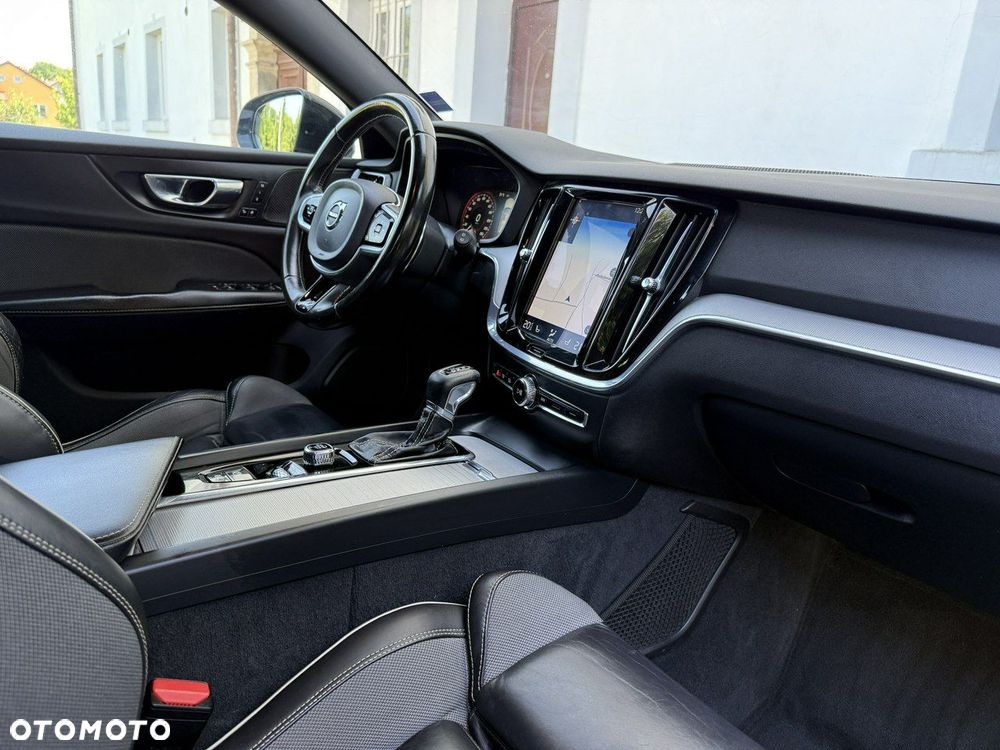 Volvo V60 T4 Geartronic R-Design - 26