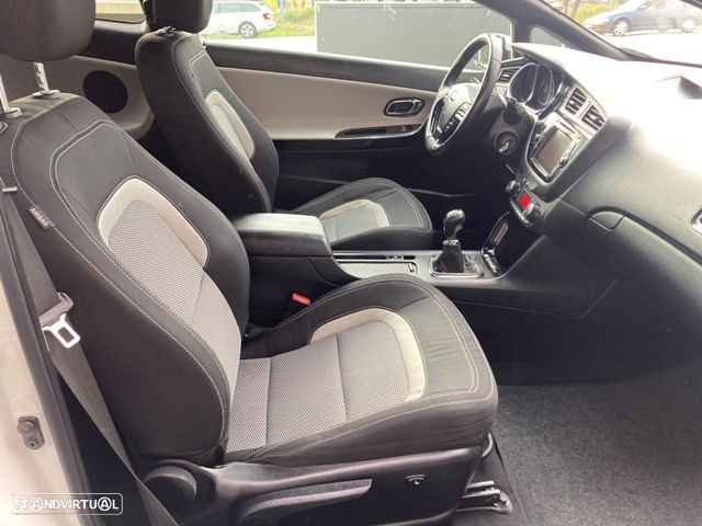 Kia Ceed S Coupé 1.6 CRDi TX Sport - 32