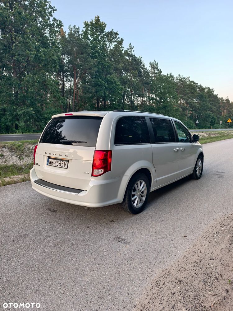 Dodge Grand Caravan - 6