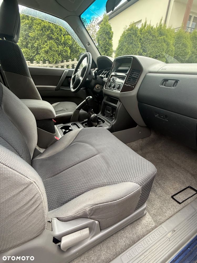Mitsubishi Pajero - 8