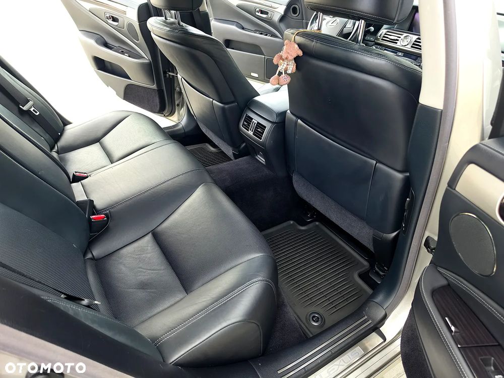 Lexus LS 460 AWD - 17