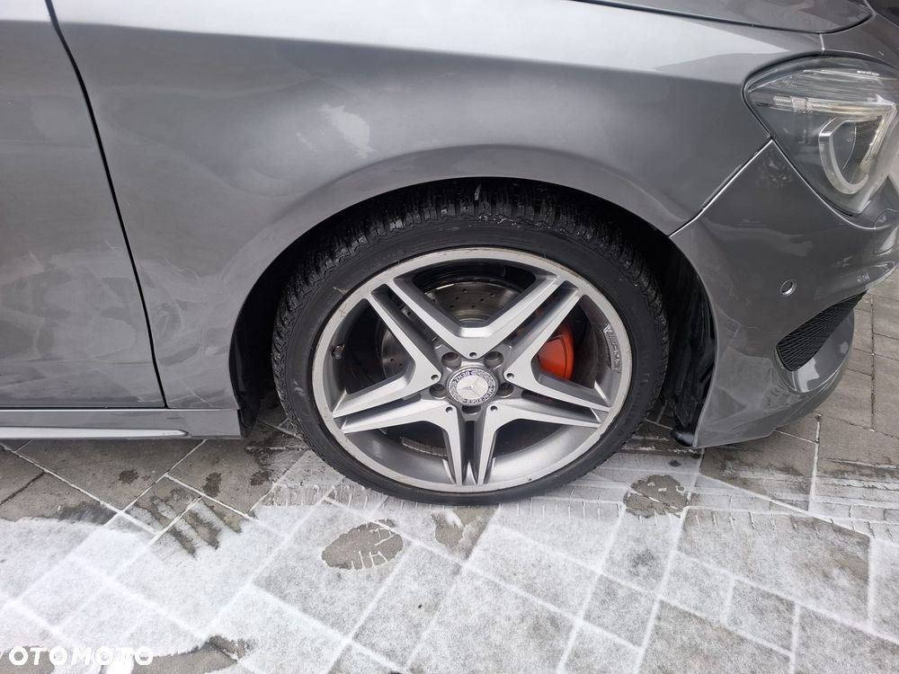 Mercedes-Benz CLA 180 7G-DCT Orange Art Edition - 15