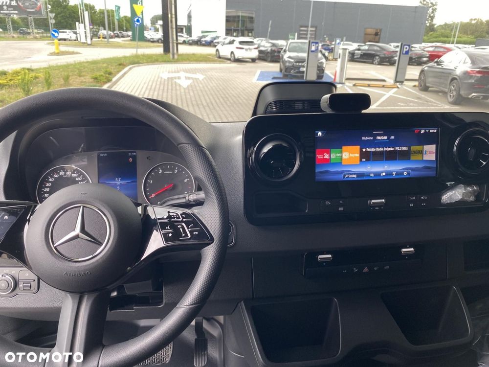 Mercedes-Benz Sprinter - 12