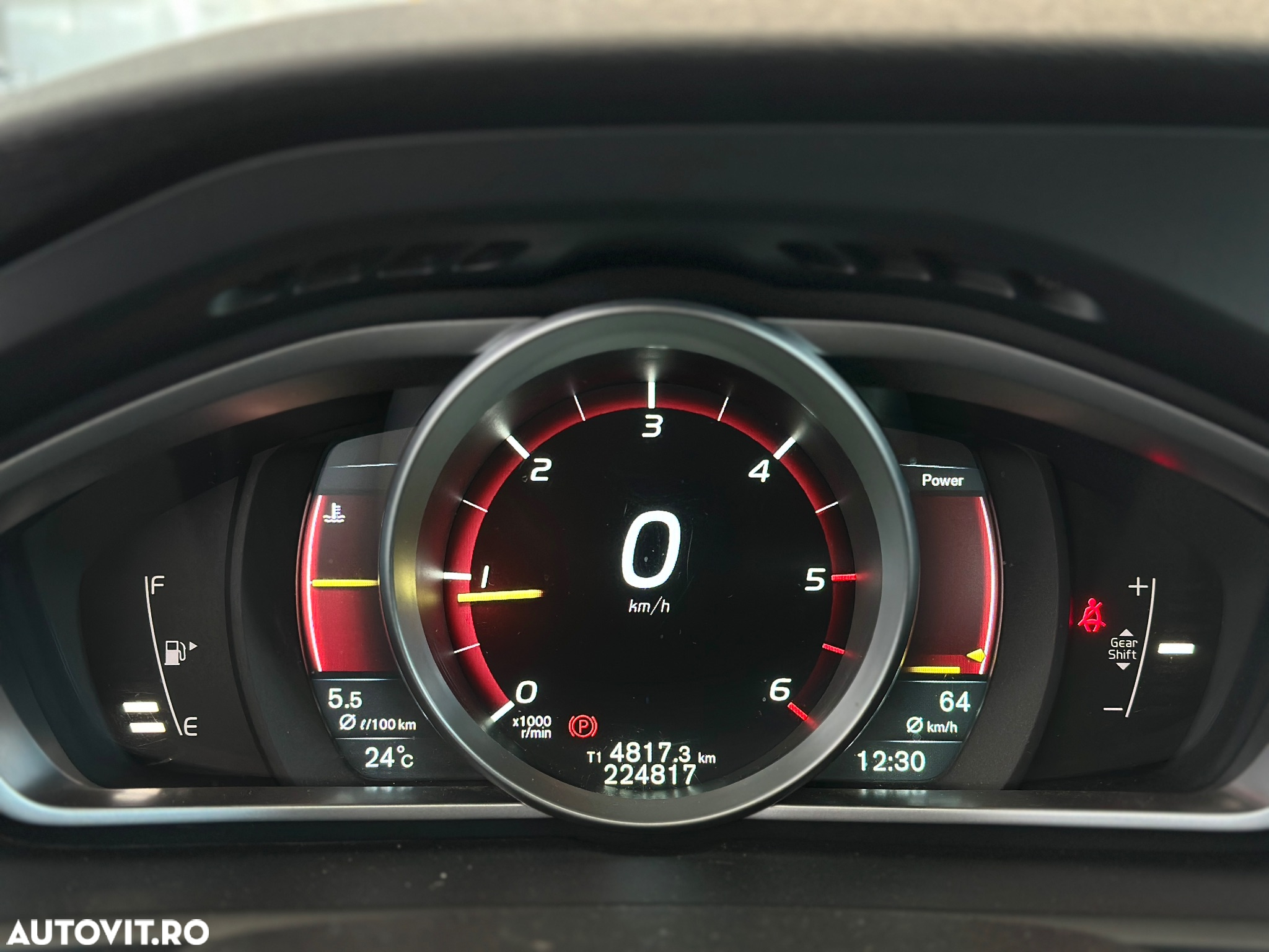 Volvo V40 D2 R-Design - 5