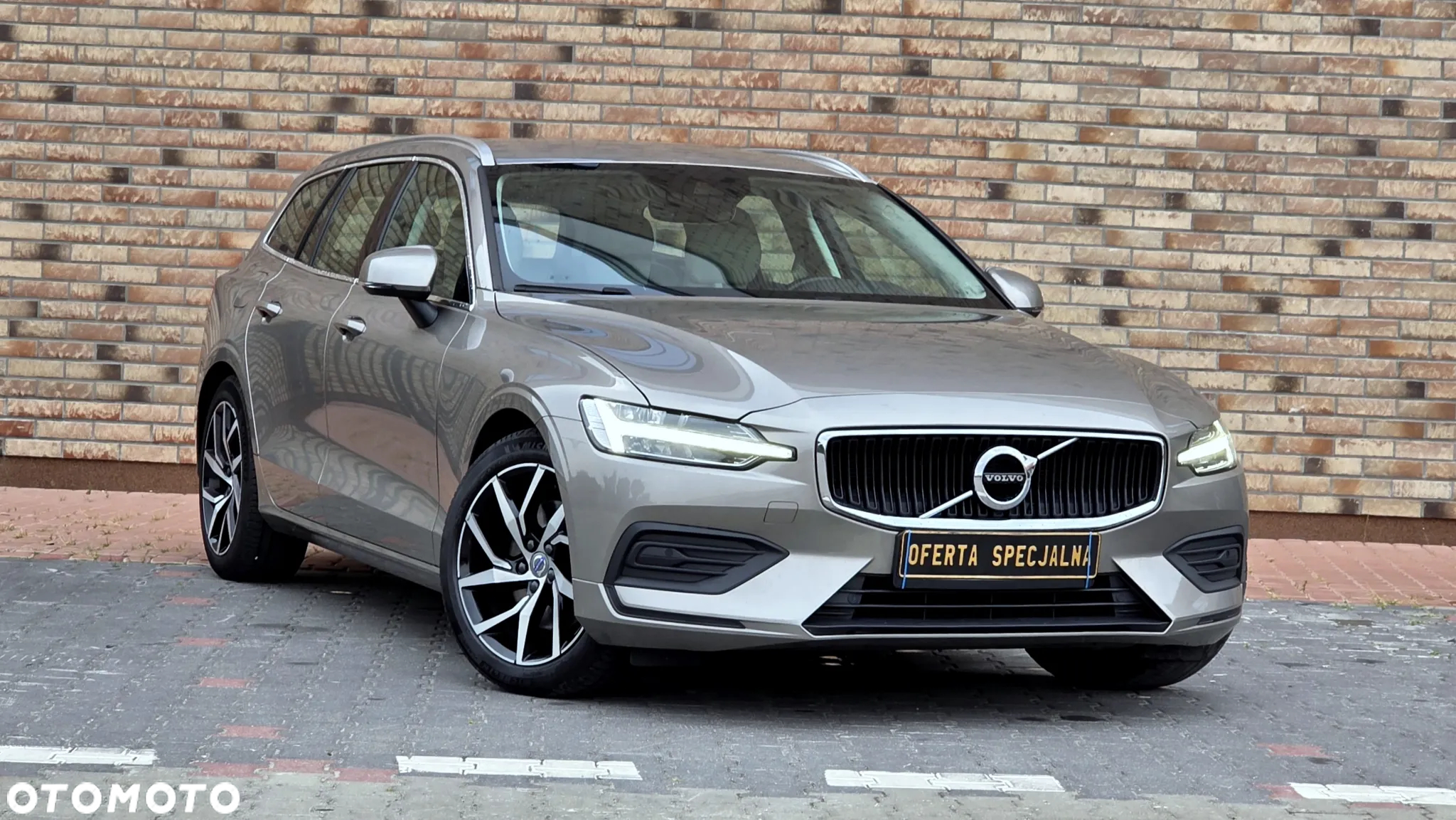 Volvo V60 T4 Momentum Pro - 26
