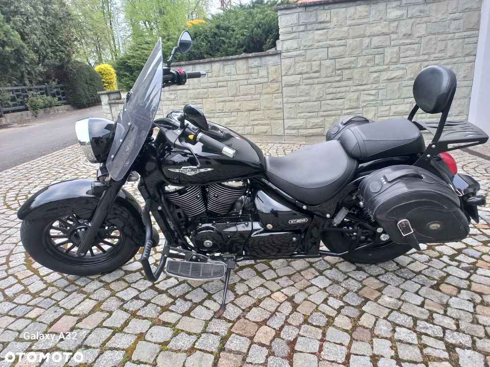 Suzuki Intruder - 2