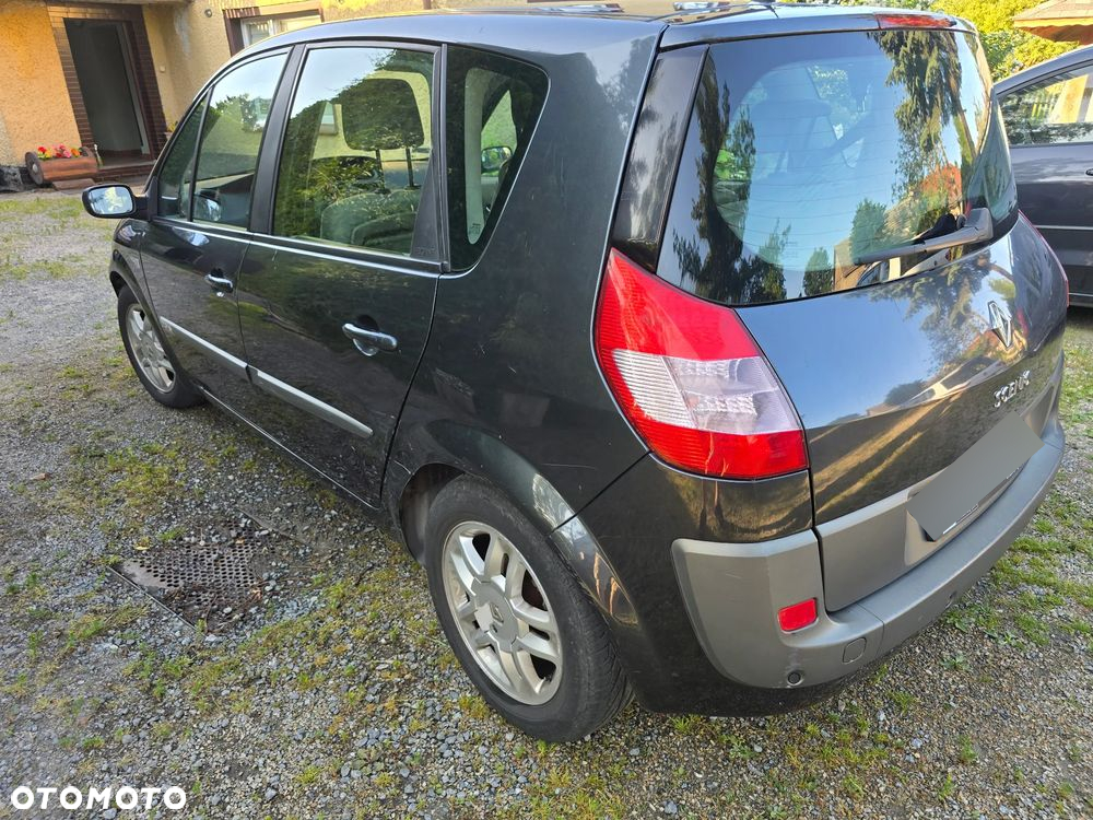 Renault Scenic 2.0 16V Emotion - 8