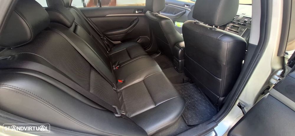 Toyota Avensis SW 2.2 D-4D Sol - 20