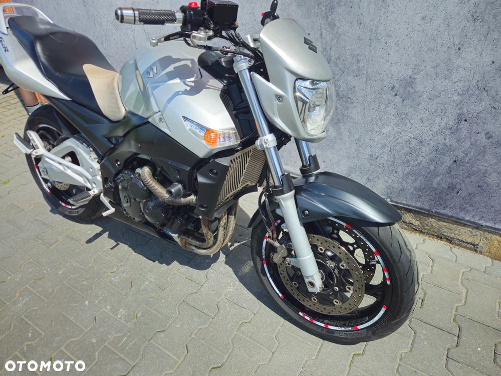 Suzuki GSR - 27