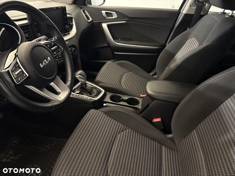 Kia Ceed - 12