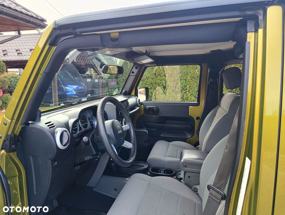 Jeep Wrangler Unlimited 3.8 Automatik Sahara - 23