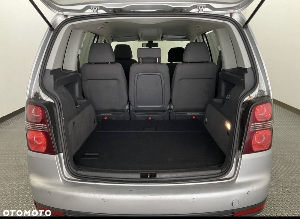 Volkswagen Touran 2.0 TDI Highline DSG - 14