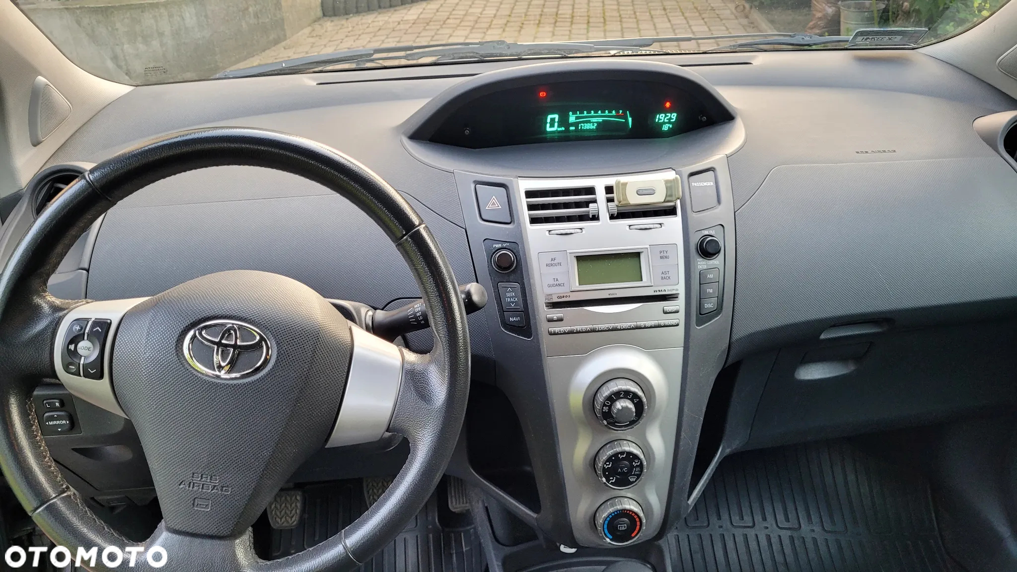 Toyota Yaris 1.3 VVT-i Luna - 6