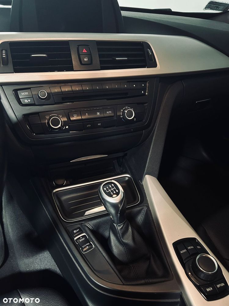 BMW 3GT 318d Luxury Line - 18