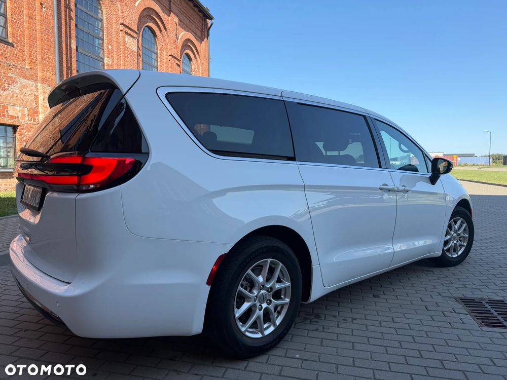 Chrysler Pacifica - 8