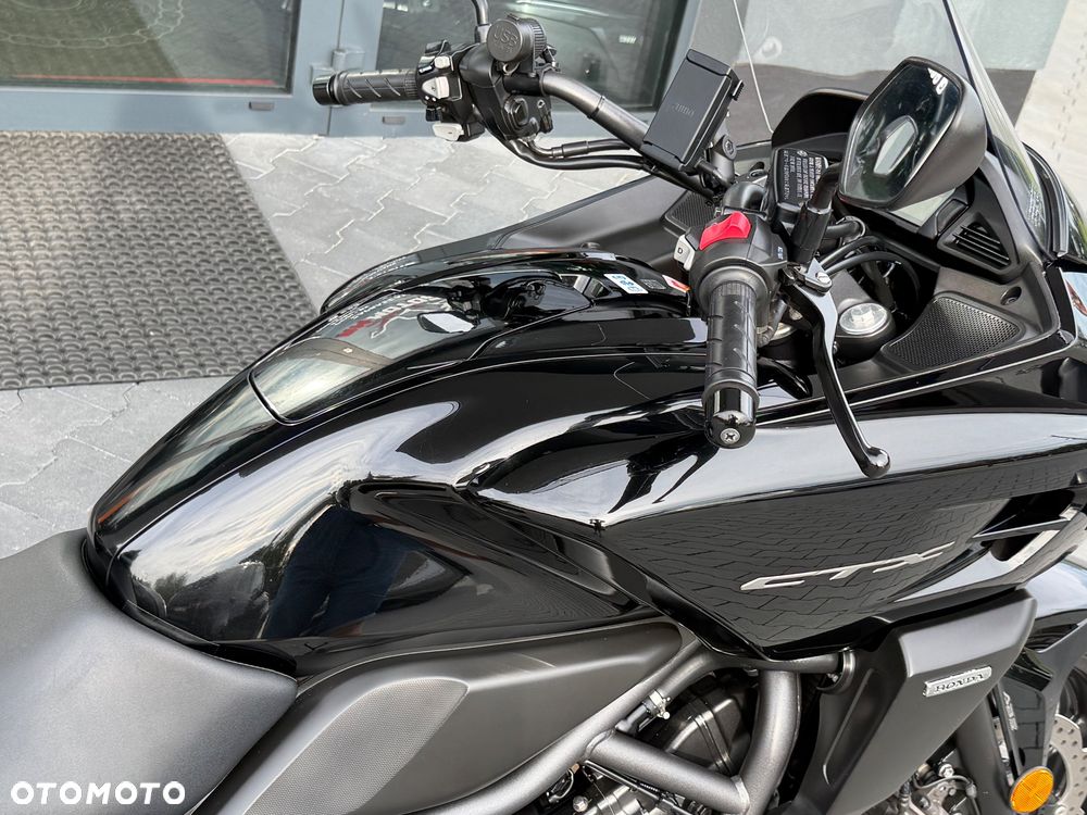 Honda CTX - 15
