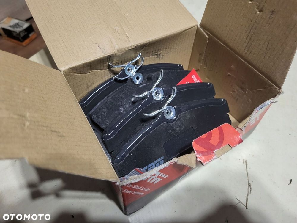 KLOCKI PRZÓD VW T4 TRANSPORTER GDB1092 - 1