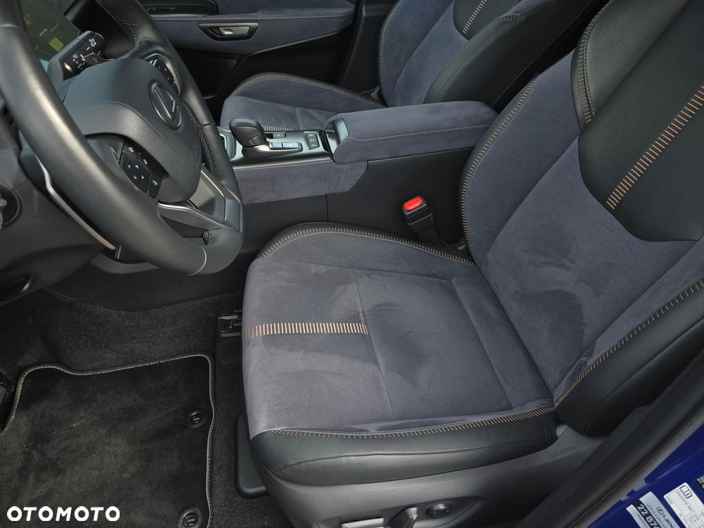 Lexus LBX 1.5 Hybrid Cool - 12