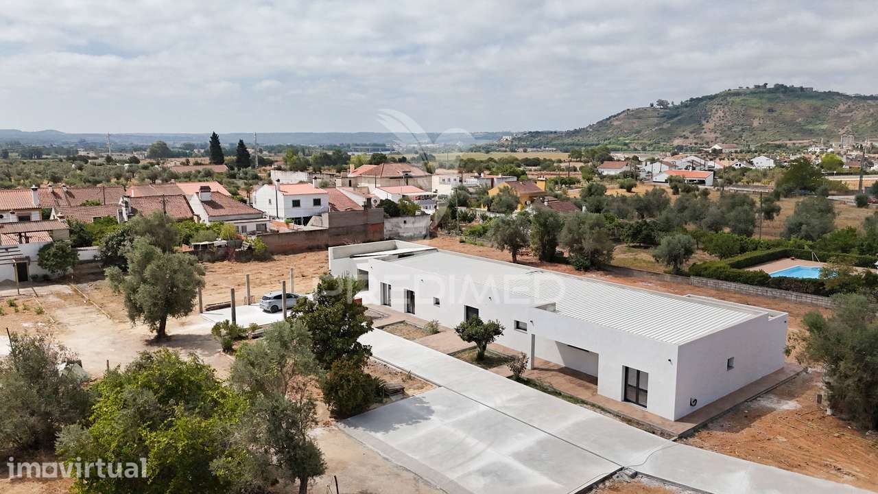 Moradia V4 em construção, em terreno com 4.620 m², localizada em Al... - Grande imagem: 5/8