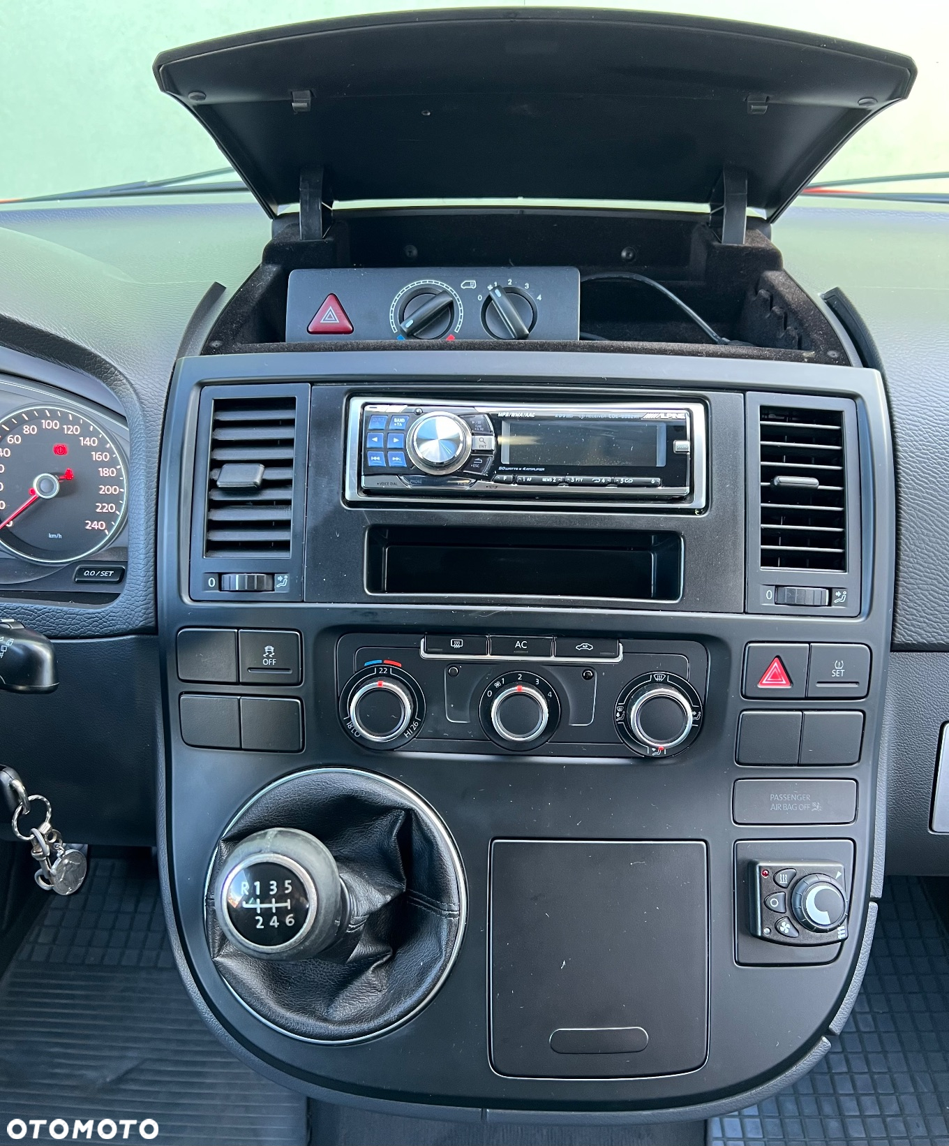 Volkswagen Transporter T5 TDI L2H1 - 12