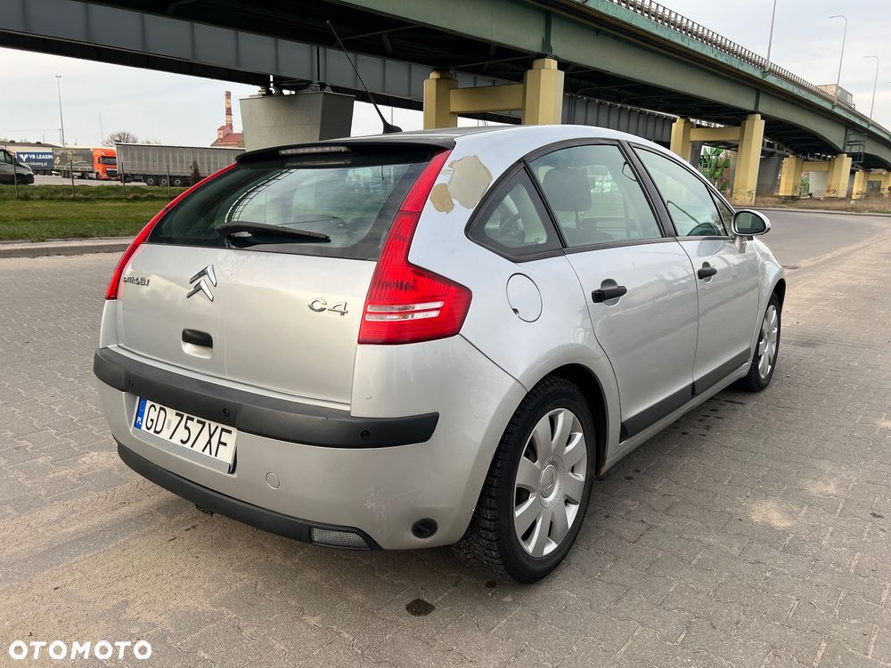 Citroën C4 1.4 16V Advance - 9