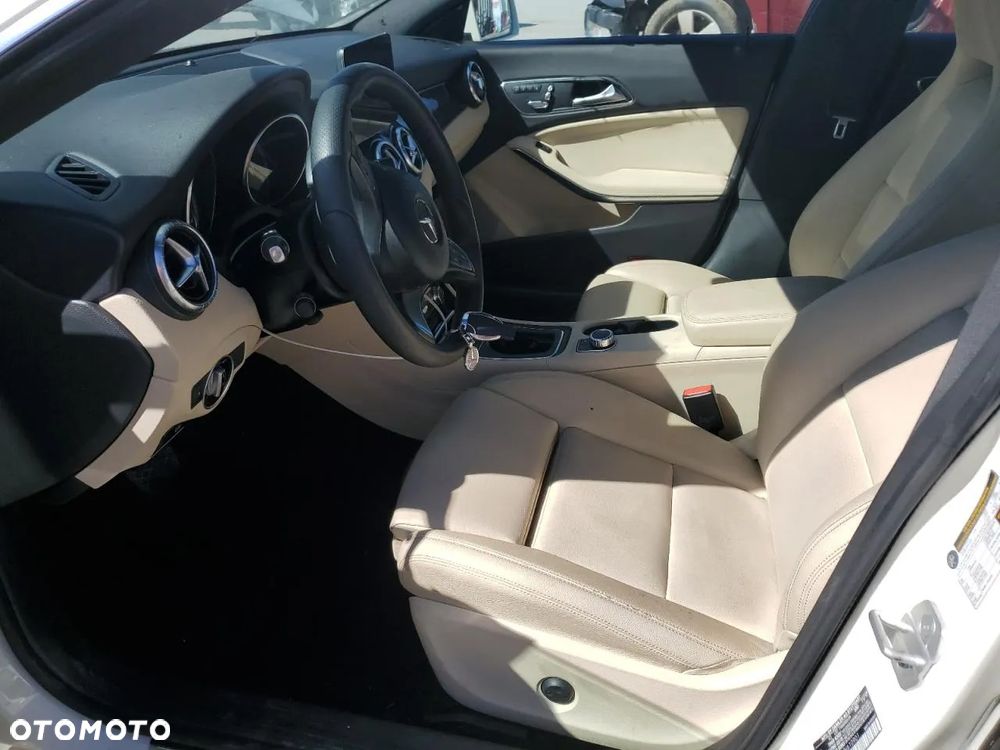 Mercedes-Benz CLA 250 7G-DCT Sport - 8