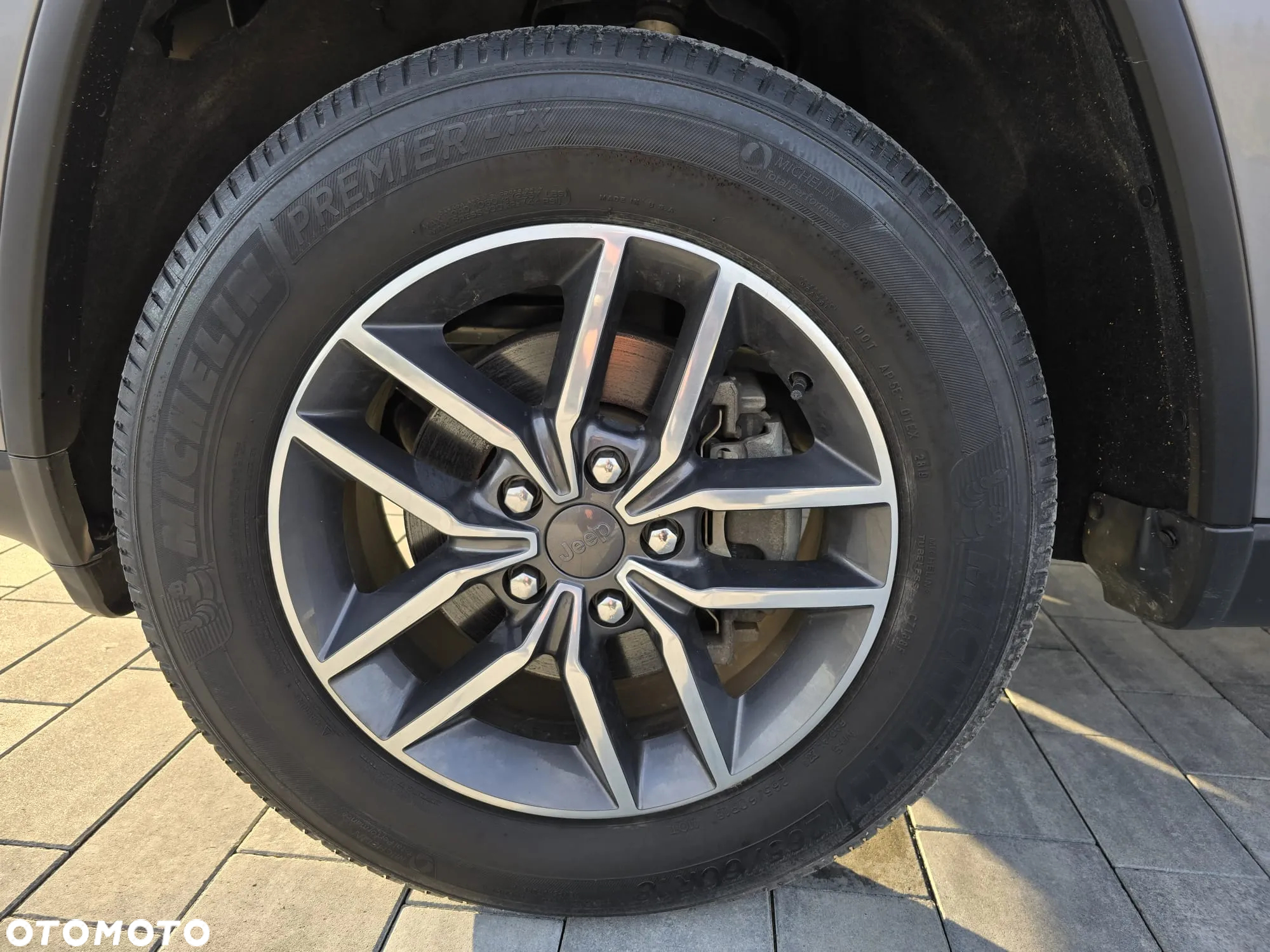 Jeep Grand Cherokee - 12