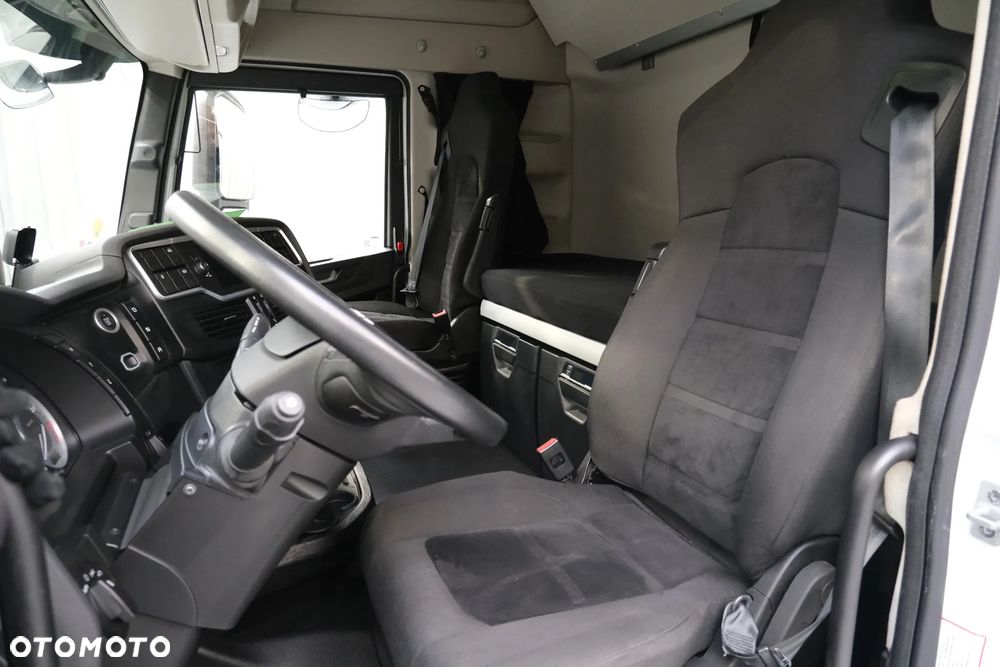 Iveco AS 440 S49 S-Way - 5
