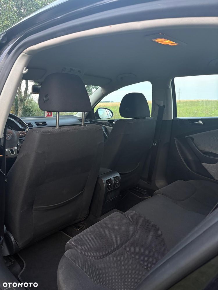 Volkswagen Passat 2.0 TDI Comfortline - 13
