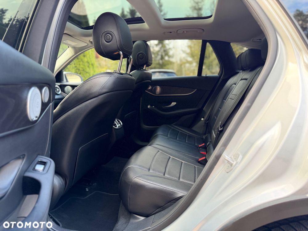 Mercedes-Benz GLC 300 4Matic 9G-TRONIC - 24