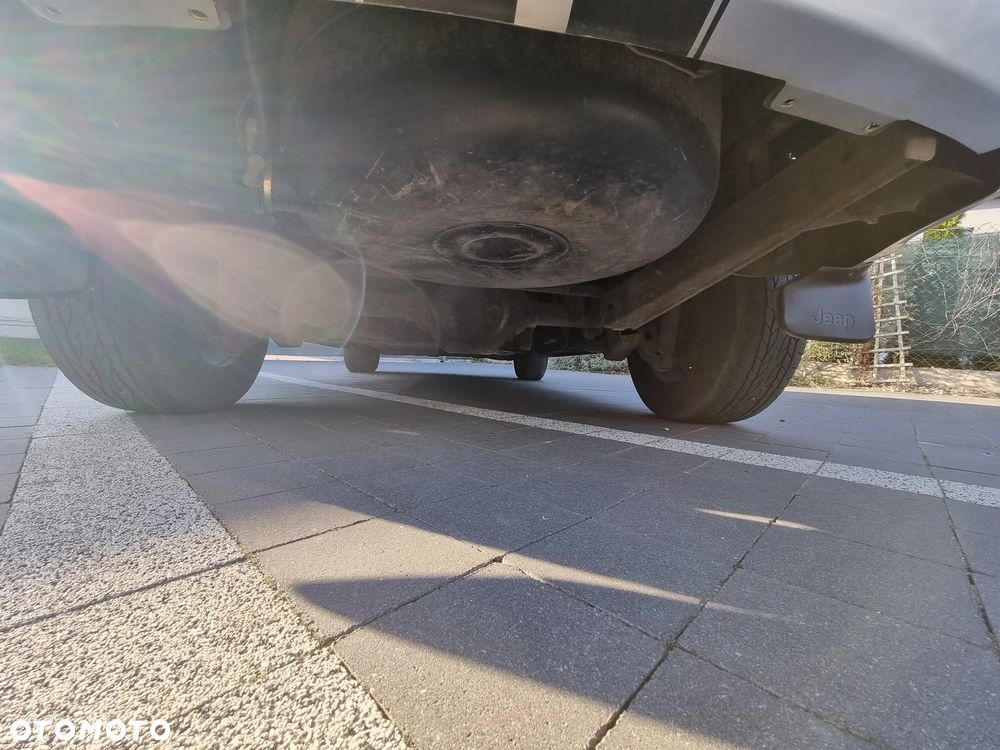 Jeep Grand Cherokee - 25