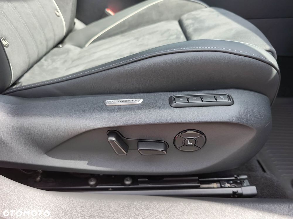 Volkswagen Passat 2.0 TDI SCR DSG Business - 35