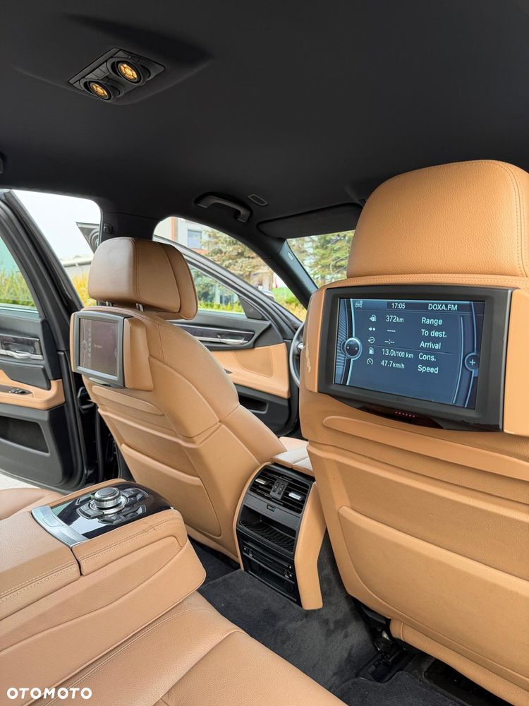 BMW Seria 7 750i xDrive - 15
